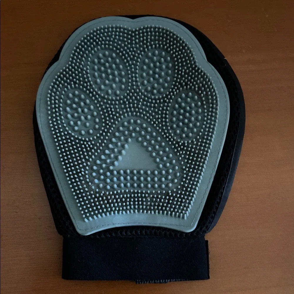 Pet Grooming Glove with Paw Design